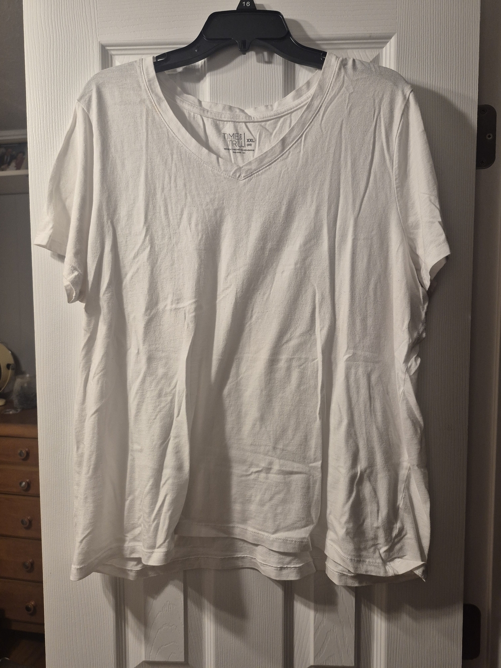 Time and Tru White V-Neck Short Sleeve Tee